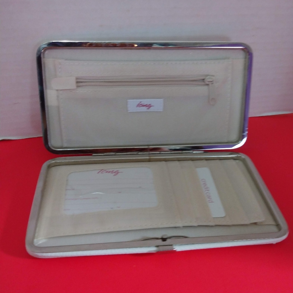Icing Beach Wallet - Picture 3 of 9
